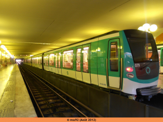 MF01 n°079 attendant le départ à Bobigny