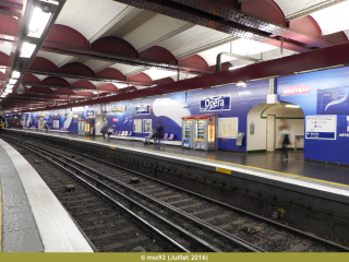 Station Opéra (ligne 3), pelliculée pour un produit démaquillant (1)