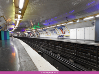 Station Barbès-Rochechouart (ligne 4)