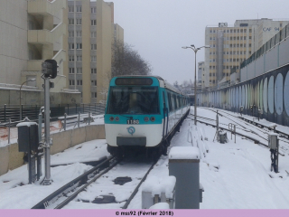 Arrivée du MF77 n°118 sous la neige à Créteil L'Échat