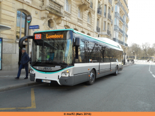 Urbanway 12 hybride sur le 82