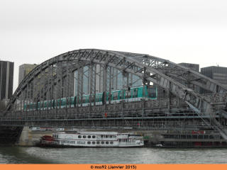 MF01 en livrée RATP sur le viaduc d'Austerlitz