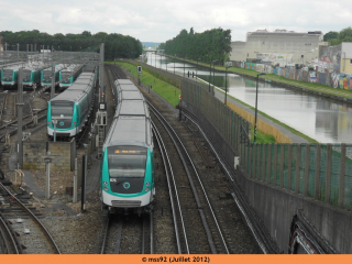 MF01 n°076 vu en plongée, se dirigeant vers Place d'Italie