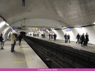 Station Montparnasse-Bienvenüe (ligne 4) avant son équipement en FQ