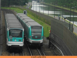 MF67 F 504G et MF01 074 se croisant à Bobigny