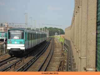 MF67 F n°507 longeant le faisceau de Bobigny