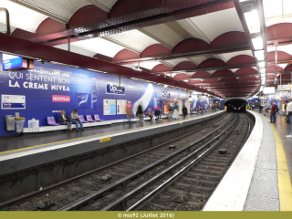 Station Opéra (ligne 3), pelliculée pour un produit démaquillant (2)