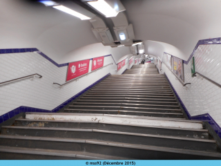 Escaliers de la station Porte des Lilas