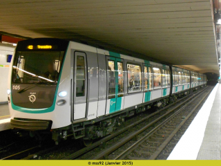 MF01 ayant pour terminus Trocadéro, lors d'un week-end de travaux